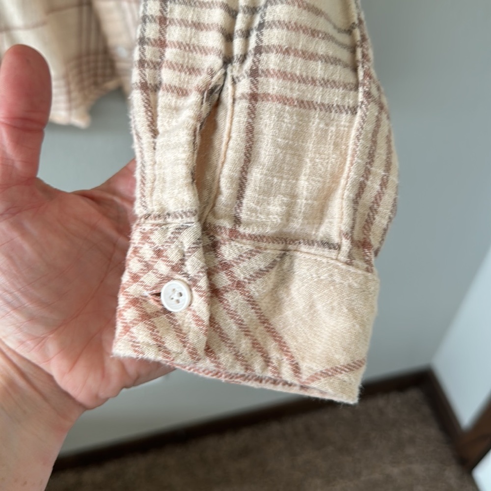 Thread & Supply Plaid Flannel Button Down Small Cream Gray Pink - Picture 5 of 11